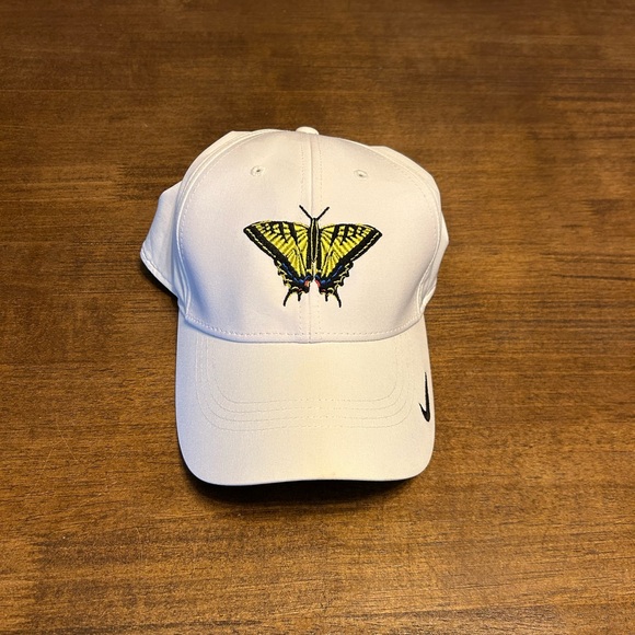 Nike Dri-Fit Swallowtail Butterfly Embroidered White Baseball Cap Hat NWOT - Picture 2 of 6